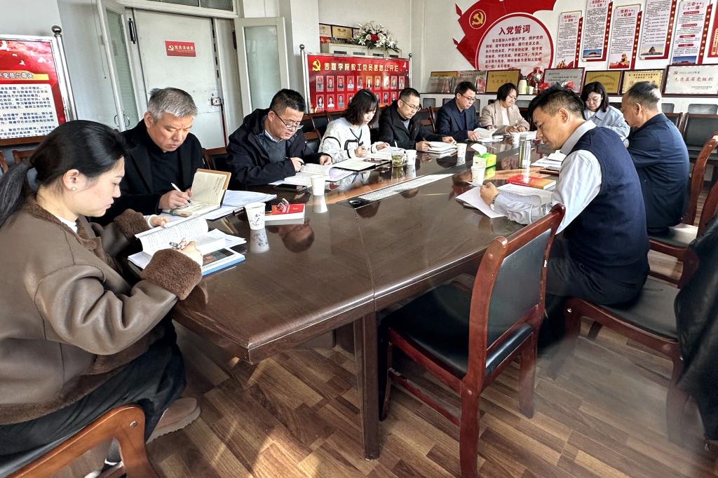 方忠义指导传媒学院党委会会议和党政联席会议