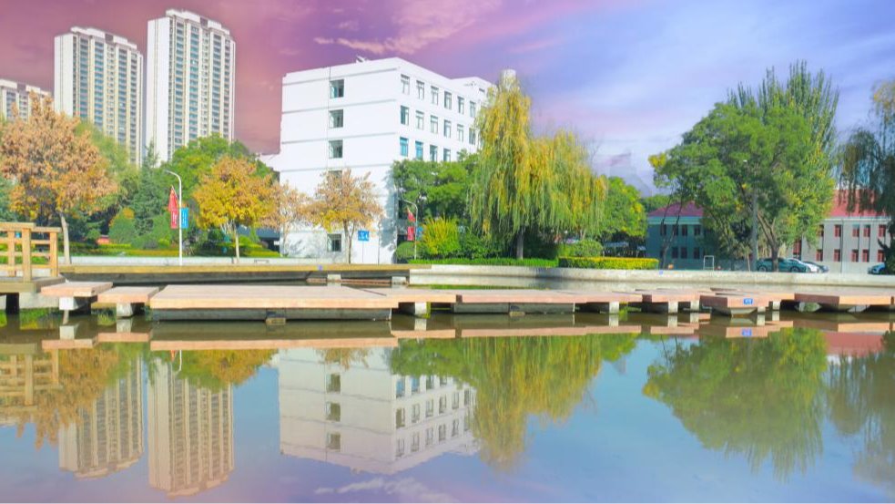 秋季校园的一角